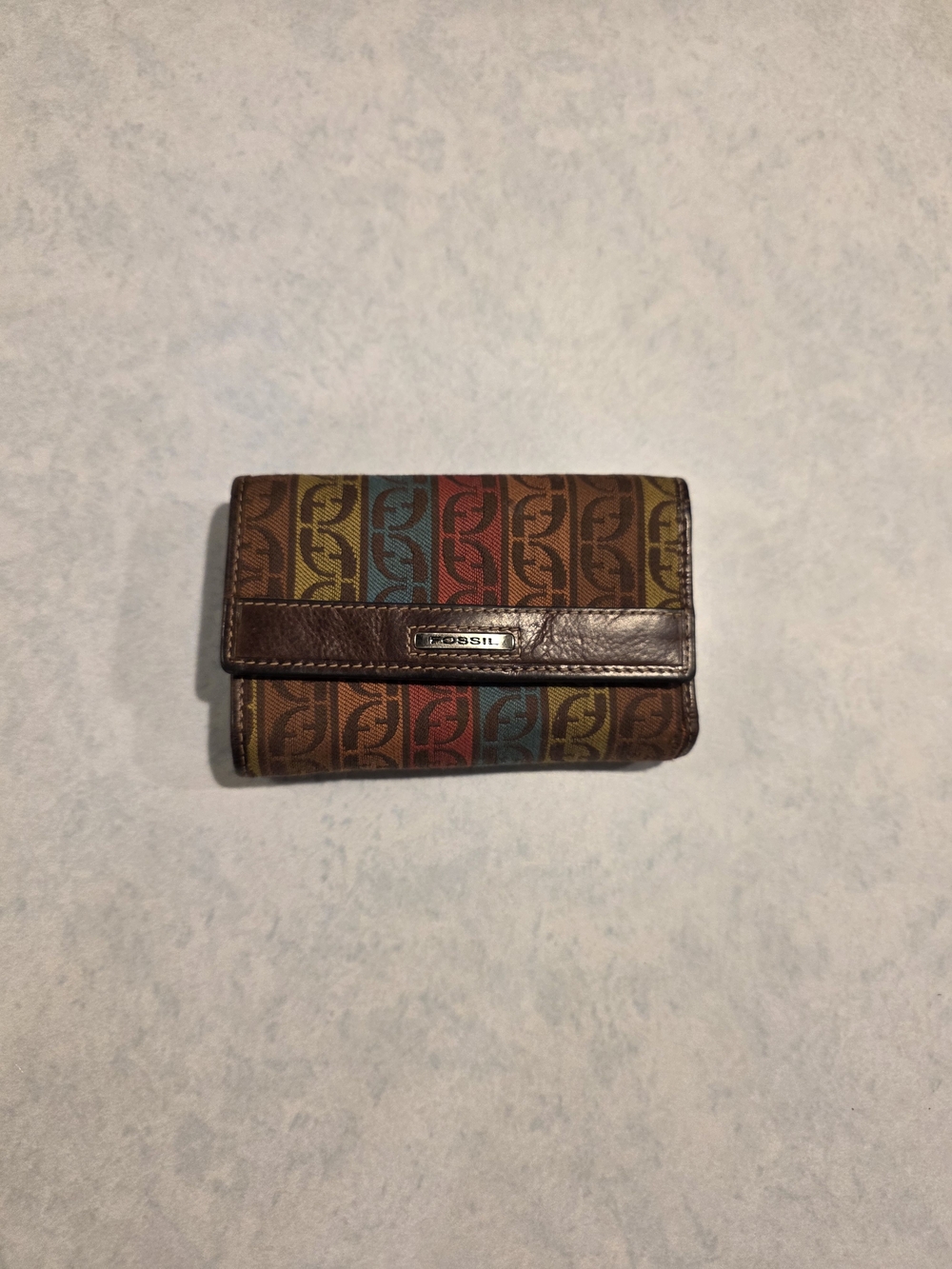 Fossil Vintage Brown Wallet with Multicolor Stripe Chain Pattern